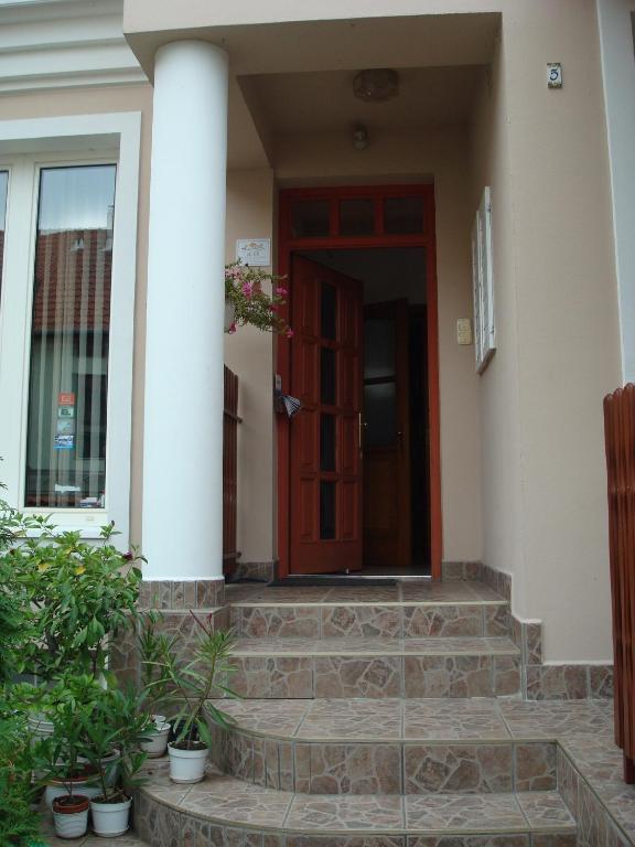 Vincze Vendeghaz Apartment เอ็กเกอร์ ภายนอก รูปภาพ