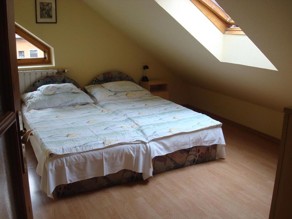 Vincze Vendeghaz Apartment เอ็กเกอร์ ห้อง รูปภาพ