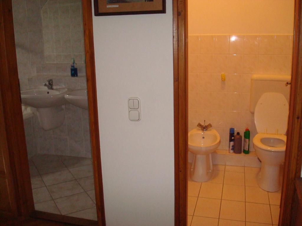 Vincze Vendeghaz Apartment เอ็กเกอร์ ห้อง รูปภาพ