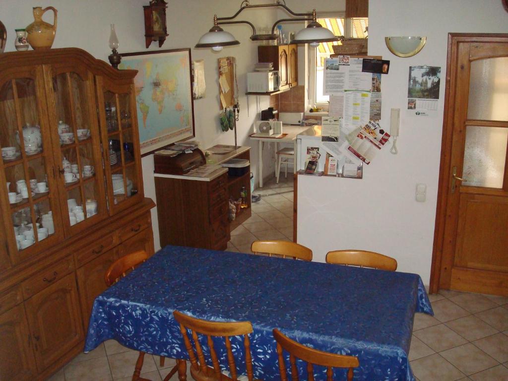 Vincze Vendeghaz Apartment เอ็กเกอร์ ภายนอก รูปภาพ