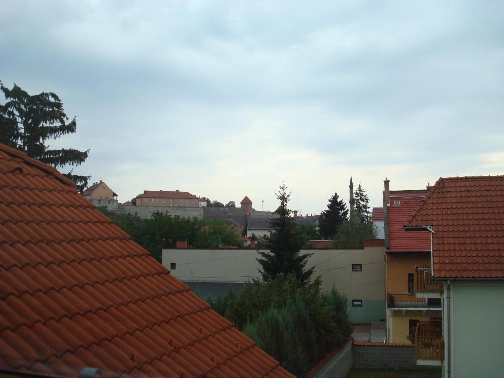Vincze Vendeghaz Apartment เอ็กเกอร์ ห้อง รูปภาพ