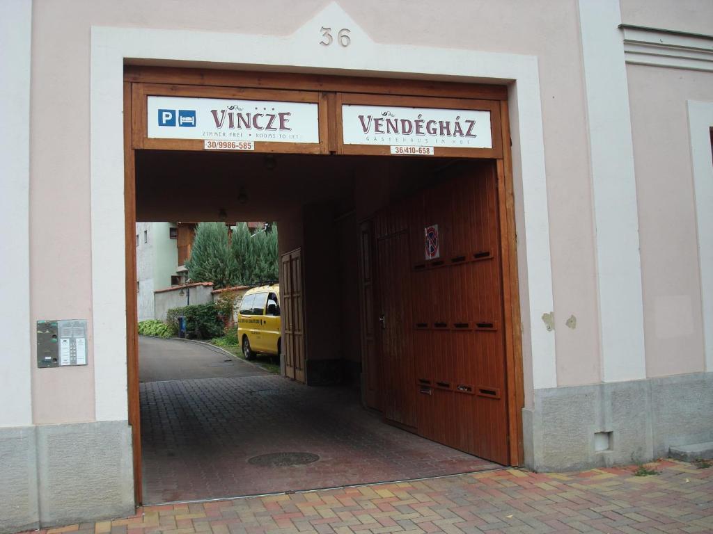 Vincze Vendeghaz Apartment เอ็กเกอร์ ภายนอก รูปภาพ