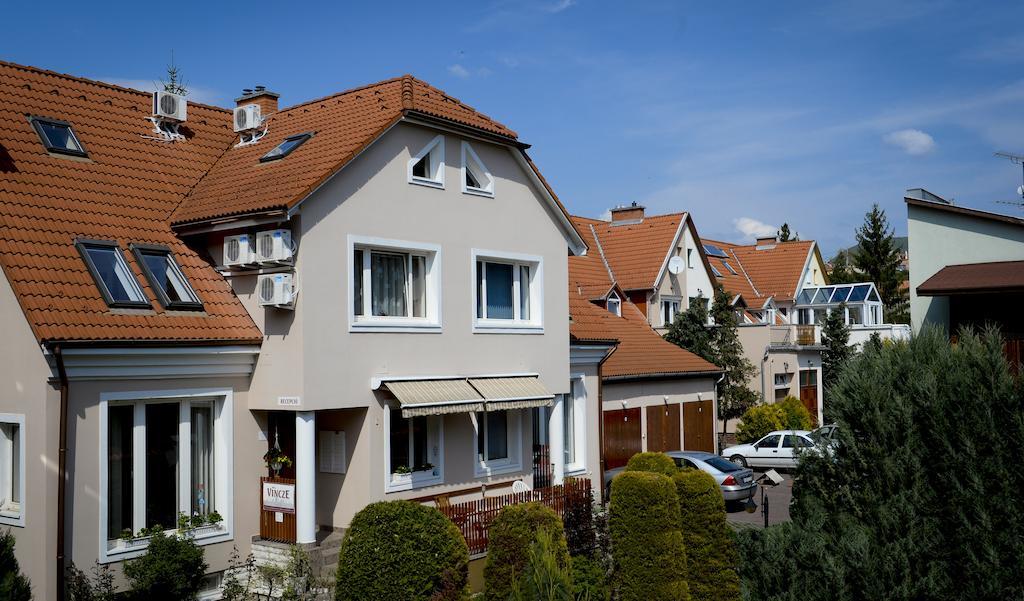 Vincze Vendeghaz Apartment เอ็กเกอร์ ภายนอก รูปภาพ