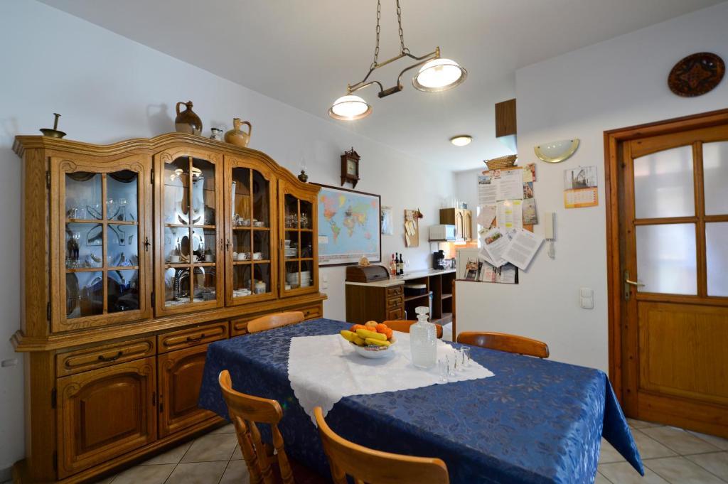 Vincze Vendeghaz Apartment เอ็กเกอร์ ภายนอก รูปภาพ