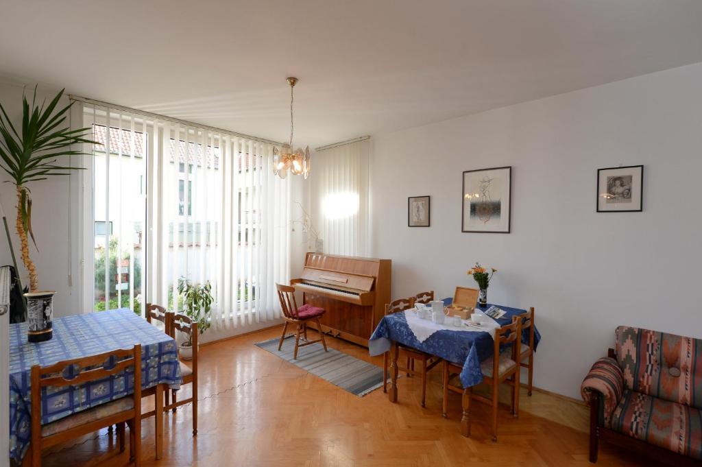 Vincze Vendeghaz Apartment เอ็กเกอร์ ภายนอก รูปภาพ